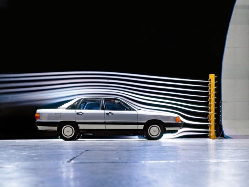 Характеристики автомобиля Audi 100 1.8 MT (09.1982 - 12.1987): фото, вместимость, скорость, двигатель, топливо, масса, отзывы