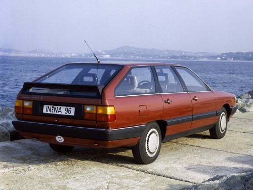 Характеристики автомобиля Audi 100 1.9 AT4 (09.1982 - 07.1984): фото, вместимость, скорость, двигатель, топливо, масса, отзывы