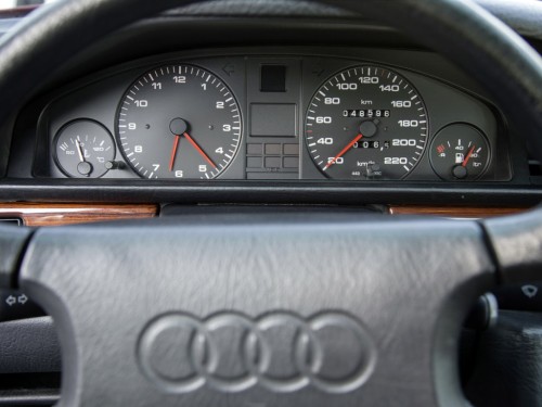 Характеристики автомобиля Audi 100 1.8 AT (01.1988 - 11.1990): фото, вместимость, скорость, двигатель, топливо, масса, отзывы