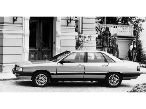 Характеристики автомобиля Audi 200 2.1 Turbo AT (06.1983 - 01.1987): фото, вместимость, скорость, двигатель, топливо, масса, отзывы