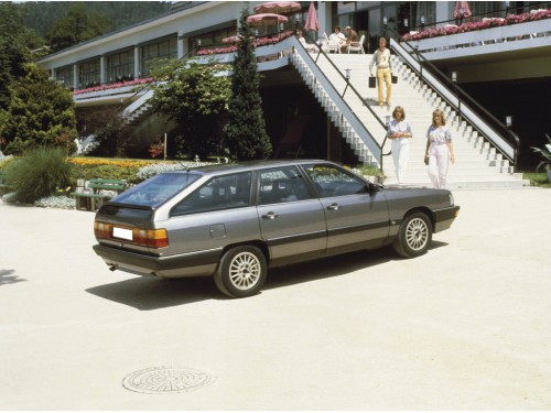 Характеристики автомобиля Audi 200 2.1 Turbo MT quattro (06.1984 - 01.1987): фото, вместимость, скорость, двигатель, топливо, масса, отзывы