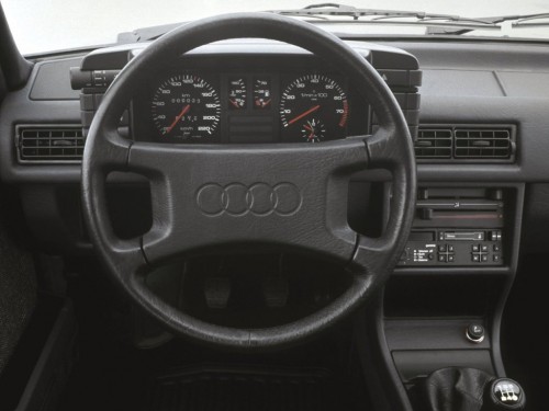 Характеристики автомобиля Audi 90 2.2 AT (08.1984 - 07.1988): фото, вместимость, скорость, двигатель, топливо, масса, отзывы