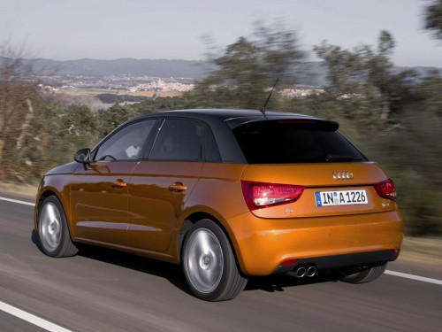 Характеристики автомобиля Audi A1 1.2 TFSI MT Attraction (11.2011 - 10.2014): фото, вместимость, скорость, двигатель, топливо, масса, отзывы