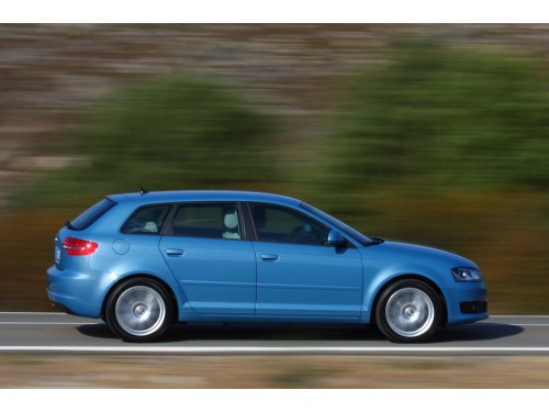 Характеристики автомобиля Audi A3 1.2 TFSI MT Ambiente (11.2009 - 10.2012): фото, вместимость, скорость, двигатель, топливо, масса, отзывы