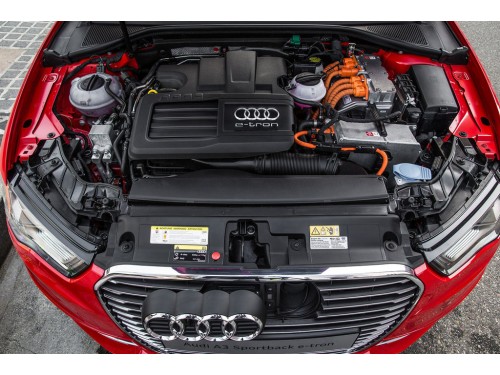 Характеристики автомобиля Audi A3 1.4 e-tron TFSI S Tronic (12.2015 - 03.2016): фото, вместимость, скорость, двигатель, топливо, масса, отзывы