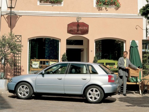 Характеристики автомобиля Audi A3 1.8 MT (09.2000 - 07.2003): фото, вместимость, скорость, двигатель, топливо, масса, отзывы