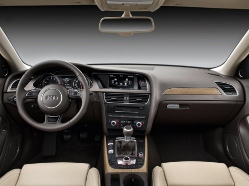 Характеристики автомобиля Audi A4 1.8 TFSI MT Comfort (11.2011 - 11.2015): фото, вместимость, скорость, двигатель, топливо, масса, отзывы