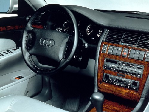 Характеристики автомобиля Audi A8 2.8 MT (07.1998 - 05.1999): фото, вместимость, скорость, двигатель, топливо, масса, отзывы