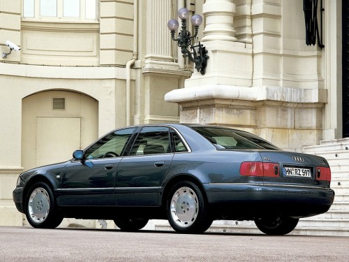 Характеристики автомобиля Audi A8 3.7 AT (06.1999 - 09.2002): фото, вместимость, скорость, двигатель, топливо, масса, отзывы
