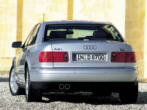 Характеристики автомобиля Audi A8 4.2 AT quattro (06.1999 - 09.2002): фото, вместимость, скорость, двигатель, топливо, масса, отзывы