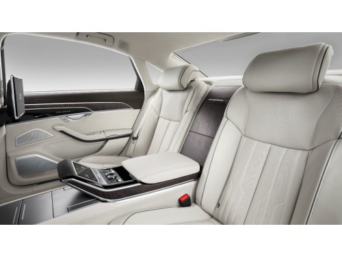 Характеристики автомобиля Audi A8 3.0 55 TFSI quattro tiptronic (11.2017 - 12.2022): фото, вместимость, скорость, двигатель, топливо, масса, отзывы