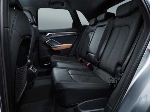 Характеристики автомобиля Audi Q3 1.4 35 TFSI S tronic (10.2019 - 12.2022): фото, вместимость, скорость, двигатель, топливо, масса, отзывы