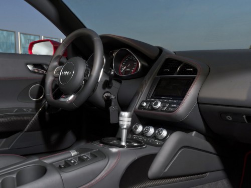 Характеристики автомобиля Audi R8 5.2 FSI quattro MT (08.2012 - 08.2015): фото, вместимость, скорость, двигатель, топливо, масса, отзывы