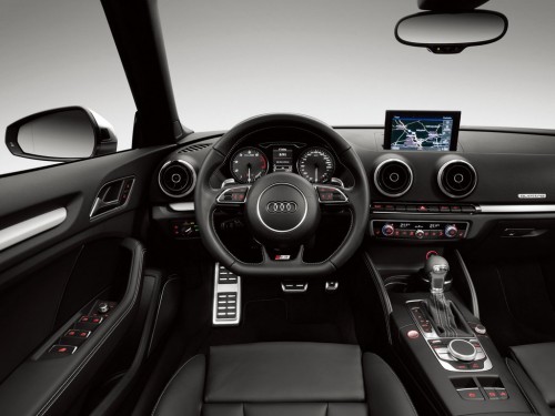 Характеристики автомобиля Audi S3 2.0 TFSI S tronic quattro Базовая (08.2014 - 08.2016): фото, вместимость, скорость, двигатель, топливо, масса, отзывы