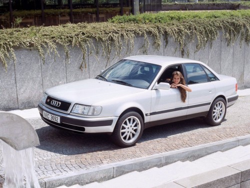 Характеристики автомобиля Audi S4 2.2 MT5 Turbo quattro (08.1991 - 07.1994): фото, вместимость, скорость, двигатель, топливо, масса, отзывы