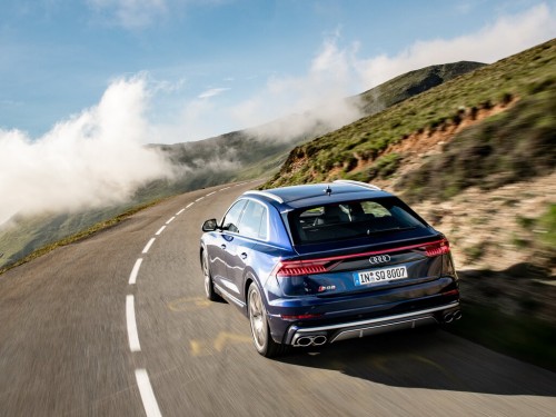 Характеристики автомобиля Audi SQ8 4.0 TDI quattro tiptronic (07.2019 - 07.2020): фото, вместимость, скорость, двигатель, топливо, масса, отзывы