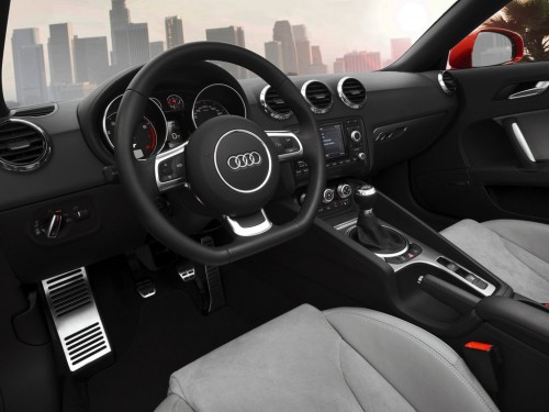 Характеристики автомобиля Audi TT 1.8 TFSI MT (07.2010 - 09.2014): фото, вместимость, скорость, двигатель, топливо, масса, отзывы