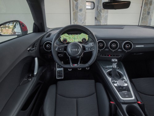 Характеристики автомобиля Audi TT 2.0 TFSI S tronic (10.2014 - 06.2018): фото, вместимость, скорость, двигатель, топливо, масса, отзывы