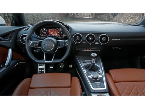 Характеристики автомобиля Audi TT 2.0 TFSI MT (07.2014 - 06.2018): фото, вместимость, скорость, двигатель, топливо, масса, отзывы