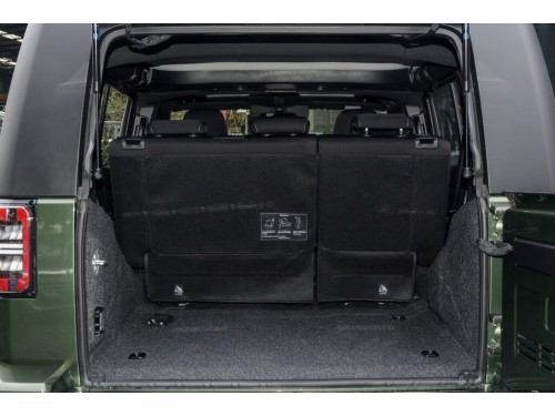 Характеристики автомобиля BAIC BJ40 Plus 2.3T AT AWD Exclusive (05.2018 - 06.2019): фото, вместимость, скорость, двигатель, топливо, масса, отзывы