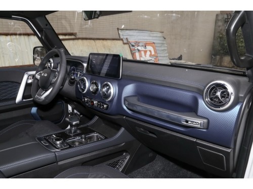 Характеристики автомобиля BAIC BJ40 2.0T AT AWD City Hunter Supreme (05.2020 - 06.2022): фото, вместимость, скорость, двигатель, топливо, масса, отзывы