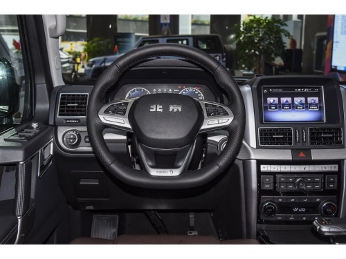 Характеристики автомобиля BAIC BJ80 2.3T AT AWD Premium (04.2016 - 09.2018): фото, вместимость, скорость, двигатель, топливо, масса, отзывы