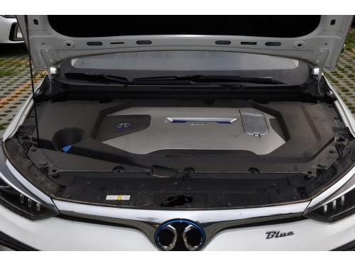 Характеристики автомобиля BAIC EU5 50.8 kWh Special Edition (06.2021 - 11.2021): фото, вместимость, скорость, двигатель, топливо, масса, отзывы