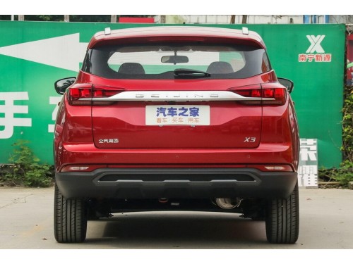 Характеристики автомобиля BAIC X3 1.5 MT Glory (07.2019 - 01.2021): фото, вместимость, скорость, двигатель, топливо, масса, отзывы