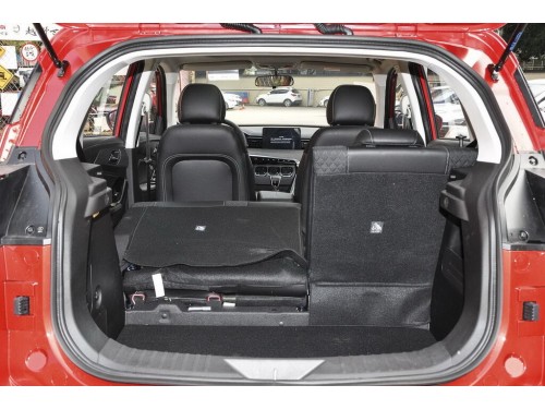 Характеристики автомобиля BAIC X3 1.5T CVT Glory Plus (02.2021 - н.в.): фото, вместимость, скорость, двигатель, топливо, масса, отзывы