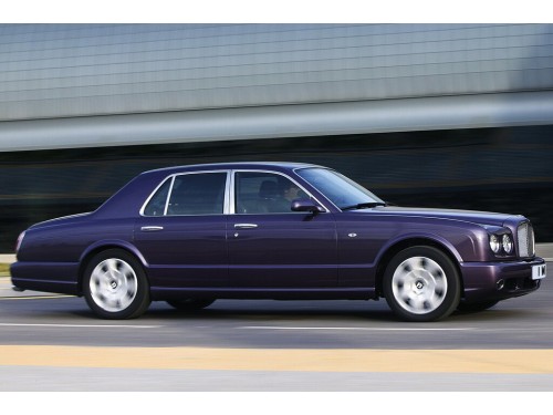 Характеристики автомобиля Bentley Arnage 6.8 AT RL (06.2004 - 05.2006): фото, вместимость, скорость, двигатель, топливо, масса, отзывы