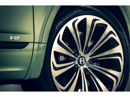Характеристики автомобиля Bentley Bentayga 6.0 AT 4WD Bentayga Speed (08.2020 - 12.2022): фото, вместимость, скорость, двигатель, топливо, масса, отзывы