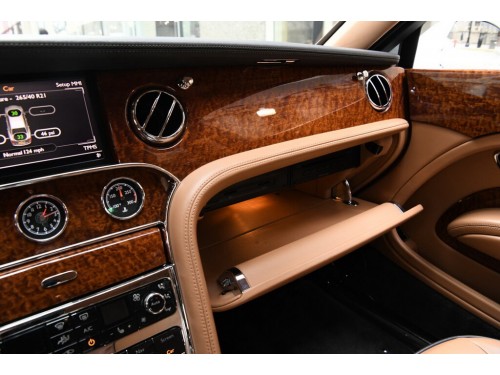 Характеристики автомобиля Bentley Mulsanne 6.8 AT Mulsanne Premier (08.2010 - 06.2016): фото, вместимость, скорость, двигатель, топливо, масса, отзывы