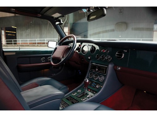 Характеристики автомобиля Bentley Turbo R 6.8 AT Turbo RT (08.1997 - 10.1998): фото, вместимость, скорость, двигатель, топливо, масса, отзывы