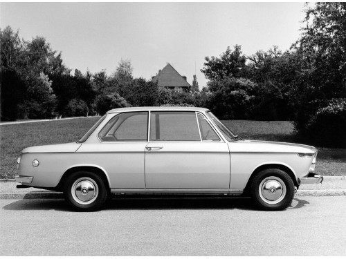 Характеристики автомобиля BMW 02 (E10) 2.0 MT 2002 turbo (09.1973 - 11.1974): фото, вместимость, скорость, двигатель, топливо, масса, отзывы