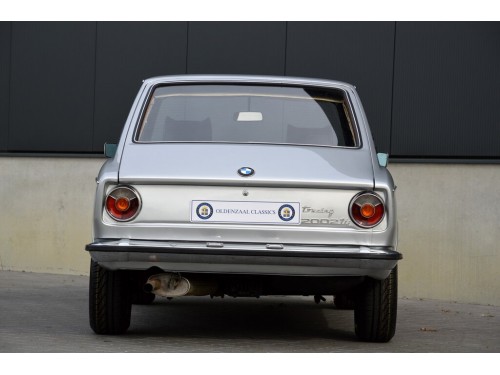Характеристики автомобиля BMW 02 (E10) 2.0 AT 2002 (04.1971 - 12.1974): фото, вместимость, скорость, двигатель, топливо, масса, отзывы