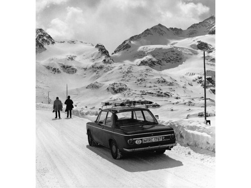 Характеристики автомобиля BMW 02 (E10) 1.8 MT 1802 (02.1971 - 07.1975): фото, вместимость, скорость, двигатель, топливо, масса, отзывы