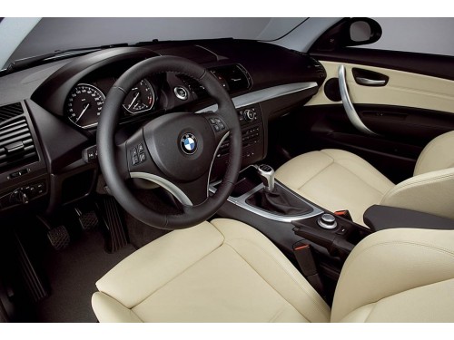 Характеристики автомобиля BMW 1-Series 116i MT Базовая (09.2007 - 08.2012): фото, вместимость, скорость, двигатель, топливо, масса, отзывы