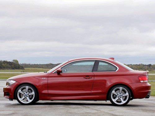 Характеристики автомобиля BMW 1-Series 123d MT Base (11.2007 - 03.2011): фото, вместимость, скорость, двигатель, топливо, масса, отзывы