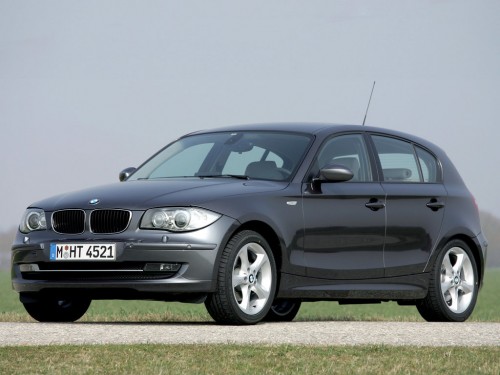Характеристики автомобиля BMW 1-Series 130i AT Base (09.2007 - 08.2011): фото, вместимость, скорость, двигатель, топливо, масса, отзывы