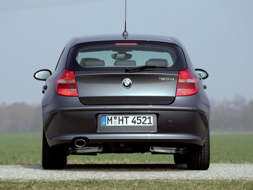 Характеристики автомобиля BMW 1-Series 130i MT Base (09.2007 - 08.2011): фото, вместимость, скорость, двигатель, топливо, масса, отзывы