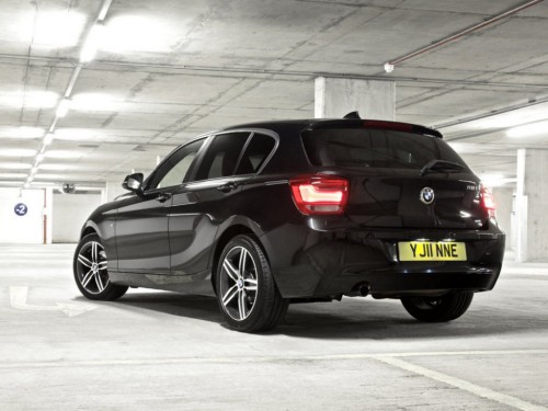 Характеристики автомобиля BMW 1-Series 116i AT Базовая (09.2011 - 03.2014): фото, вместимость, скорость, двигатель, топливо, масса, отзывы