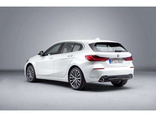 Характеристики автомобиля BMW 1-Series 116i MT Sport Line (11.2020 - н.в.): фото, вместимость, скорость, двигатель, топливо, масса, отзывы