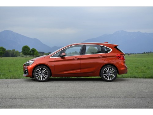 Характеристики автомобиля BMW 2-Series Active Tourer 218i AMT Model Advantage (07.2018 - 01.2020): фото, вместимость, скорость, двигатель, топливо, масса, отзывы