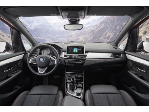 Характеристики автомобиля BMW 2-Series Active Tourer 216i MT Base (03.2018 - 10.2021): фото, вместимость, скорость, двигатель, топливо, масса, отзывы