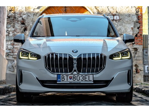 Характеристики автомобиля BMW 2-Series Active Tourer 216i DCT Base (11.2022 - н.в.): фото, вместимость, скорость, двигатель, топливо, масса, отзывы