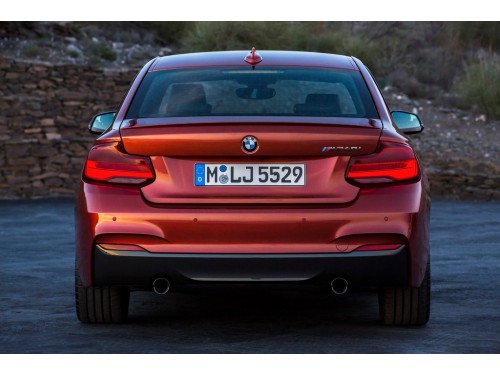 Характеристики автомобиля BMW 2-Series 218i AT Model Advantage (06.2017 - 01.2020): фото, вместимость, скорость, двигатель, топливо, масса, отзывы