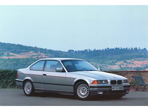 Характеристики автомобиля BMW 3-Series 325i MT (03.1992 - 01.1995): фото, вместимость, скорость, двигатель, топливо, масса, отзывы