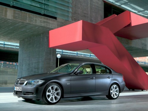 Характеристики автомобиля BMW 3-Series 318i MT (09.2005 - 03.2007): фото, вместимость, скорость, двигатель, топливо, масса, отзывы