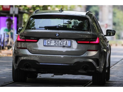 Характеристики автомобиля BMW 3-Series 318d AT Luxury (03.2019 - 06.2022): фото, вместимость, скорость, двигатель, топливо, масса, отзывы