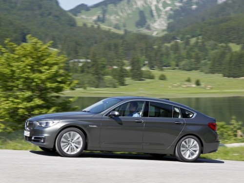 Характеристики автомобиля BMW 5-Series Gran Turismo 535i AT xDrive (09.2013 - 12.2016): фото, вместимость, скорость, двигатель, топливо, масса, отзывы